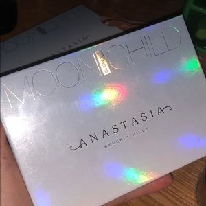 Anastasia moonchild highlighter Palette